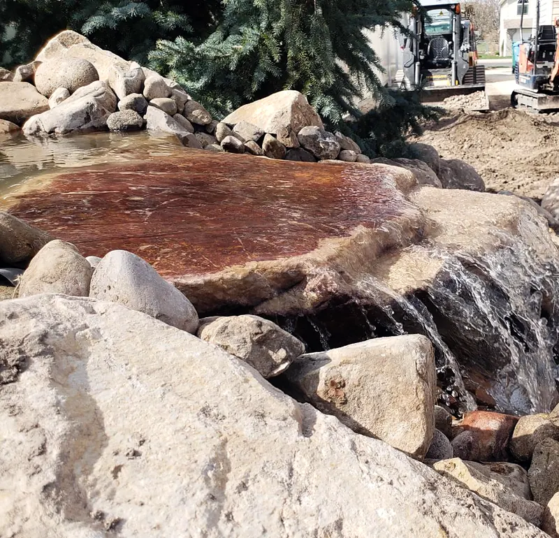 Setting the spillway stone