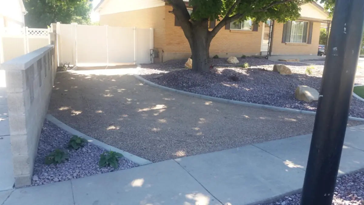 Rock side yard with curbing