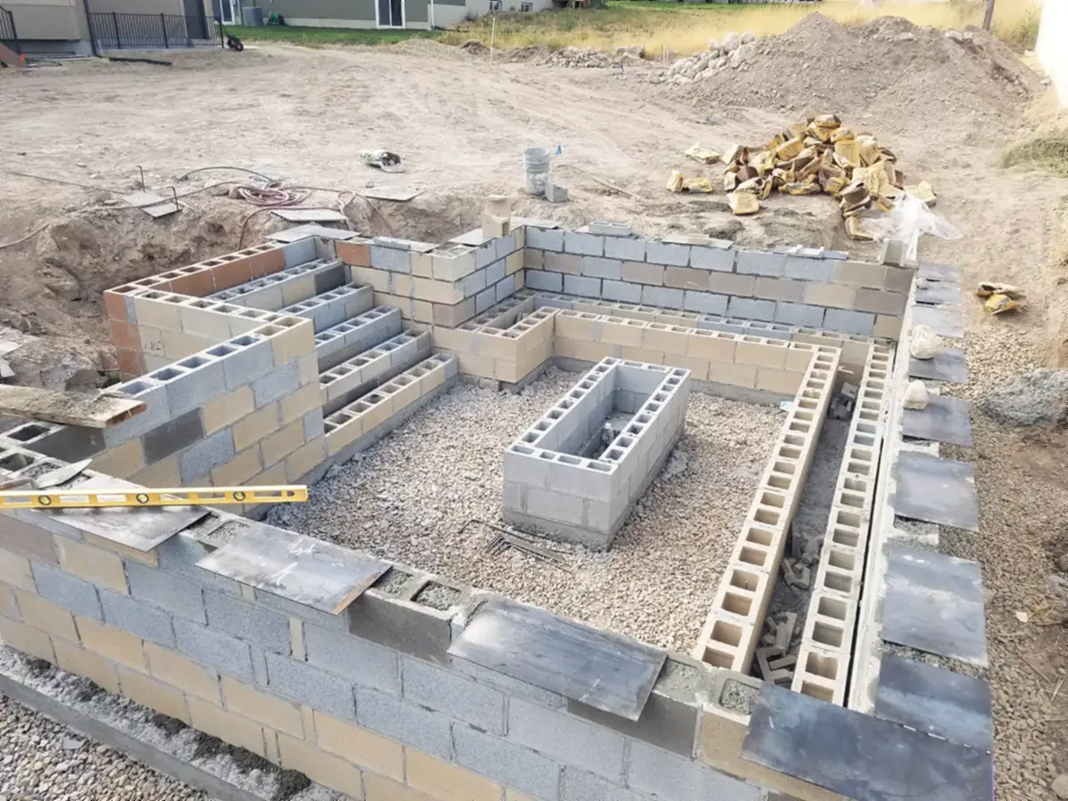 Fire lounge: block walls and steps