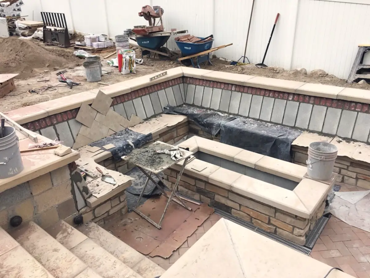 Fire lounge: setting the stone caps